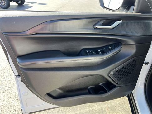 Certified 2023 Jeep Grand Cherokee L Laredo image 13