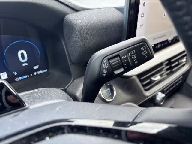 Used 2025 Ford Explorer Platinum RWD image 14