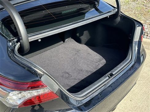 Used 2022 Toyota Camry XSE image 32