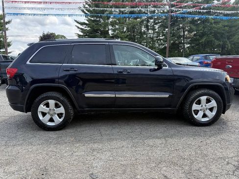 Used 2011 Jeep Grand Cherokee Laredo AWD/4WD image 3