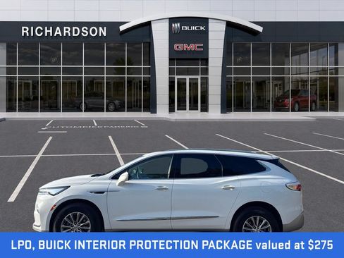 Used 2024 Buick Enclave Essence AWD/4WD image 2