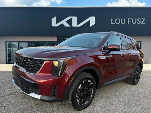 Used 2025 Kia Sorento S image 1