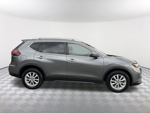 Used 2019 Nissan Rogue SV image 3