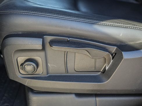 Used 2023 Land Rover Defender 110 S image 21