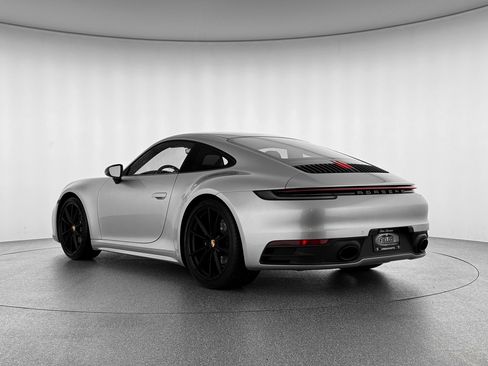 Used 2024 Porsche 911 Carrera T image 3