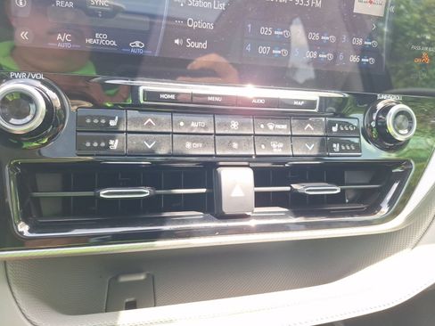 Used 2021 Toyota Highlander Platinum FWD image 26