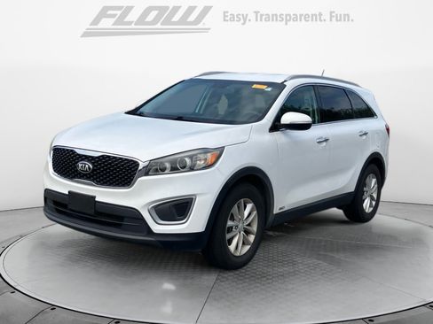 Used 2017 Kia Sorento AWD image 4