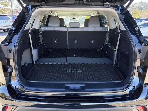 Used 2024 Toyota Highlander LE image 30