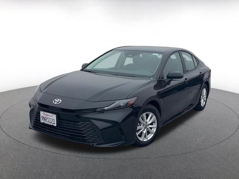 Used 2025 Toyota Camry LE image 7