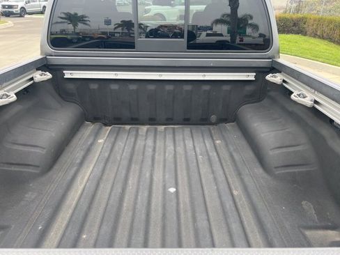Used 2022 Nissan Frontier SV image 6