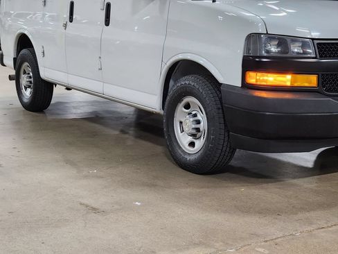 Used 2021 Chevrolet Express 3500 w/ Driver Convenience Package RWD image 16