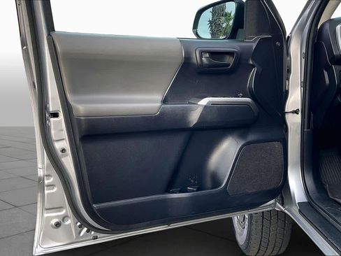 Certified 2020 Toyota Tacoma SR5 image 21