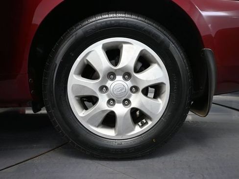 Used 2008 Hyundai Entourage GLS FWD image 11