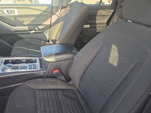 Used 2021 Ford Explorer XLT image 9