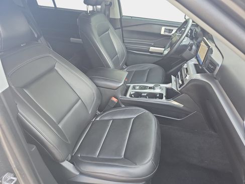 Used 2023 Ford Explorer XLT w/ Equipment Group 202A AWD/4WD image 10