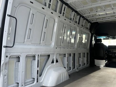 Used 2023 Mercedes-Benz Sprinter 2500 image 21