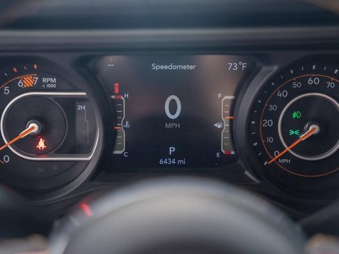Used 2024 Jeep Wrangler Unlimited Sahara w/ Technology Group AWD/4WD image 45