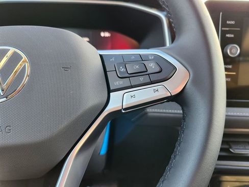 New 2026 Volkswagen Taos SE image 12