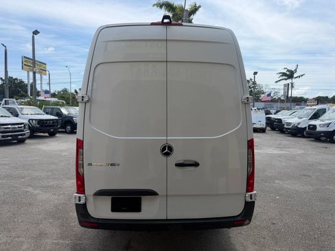 Used 2024 Mercedes-Benz Sprinter 2500 170 Extended Cargo image 4