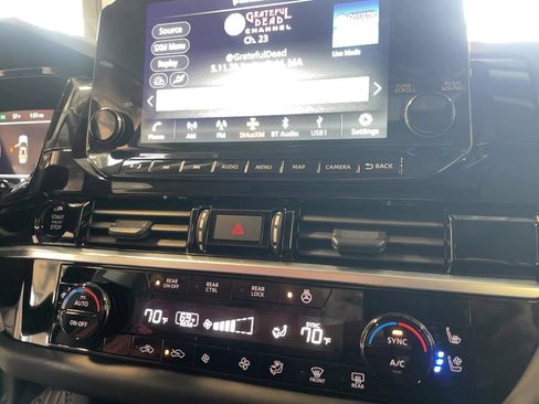 Used 2025 Nissan Pathfinder Platinum image 13