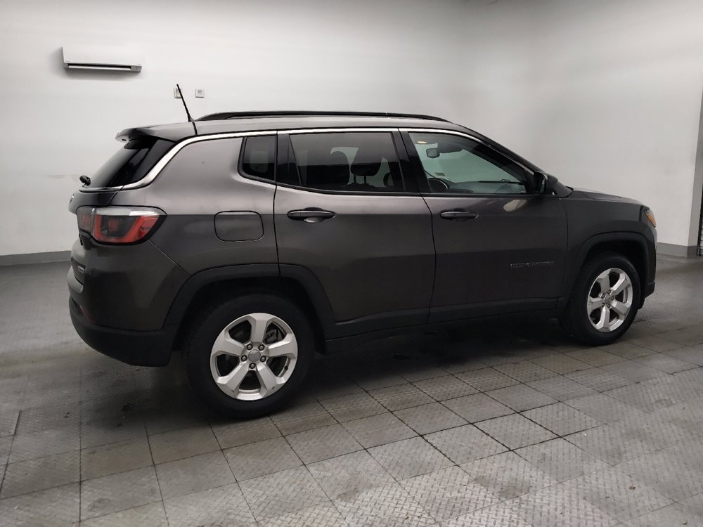 Used 2018 Jeep Compass Latitude FWD image 10