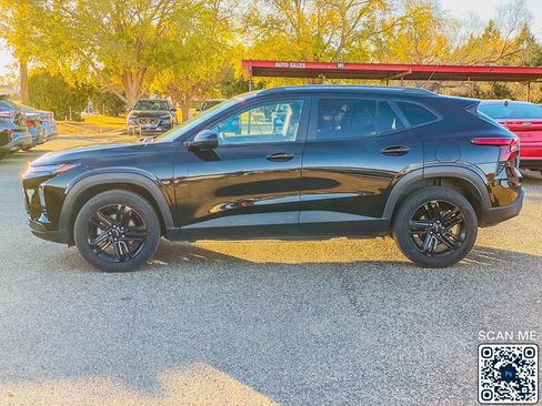 Used 2025 Chevrolet Trax ACTIV w/ Sunroof Package image 5