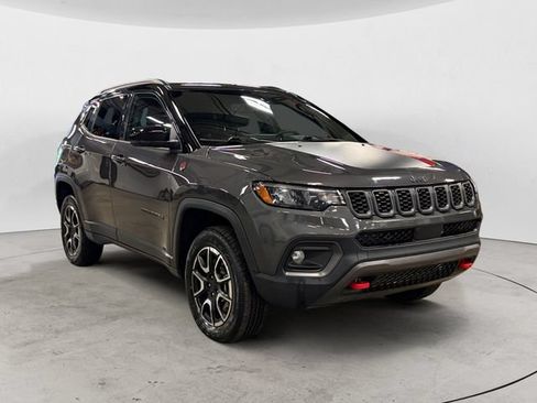 Used 2024 Jeep Compass Trailhawk AWD/4WD image 3