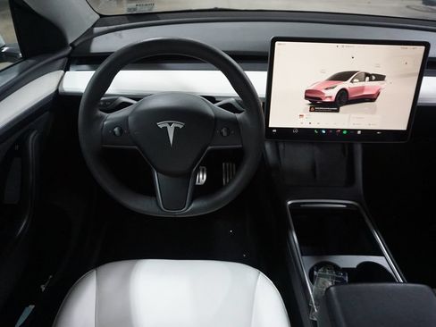Used 2024 Tesla Model Y Performance AWD/4WD image 5