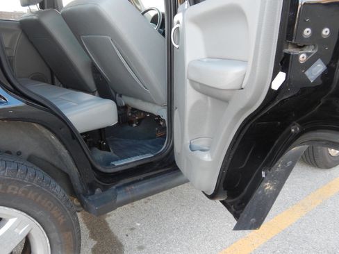 Used 2005 Jeep Liberty Limited image 31