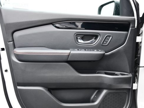 Used 2023 Honda Pilot TrailSport image 16