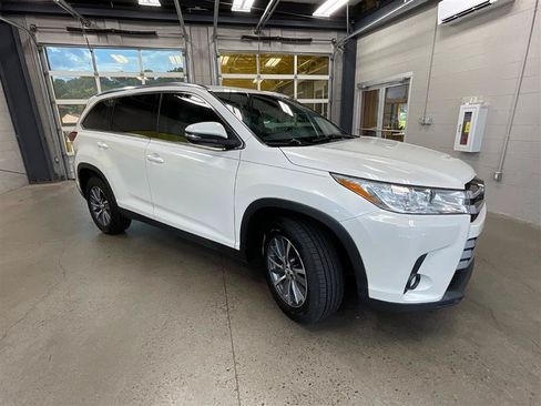 Used 2019 Toyota Highlander XLE FWD image 7