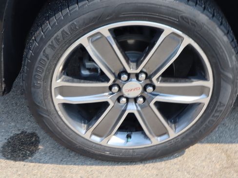 Used 2017 GMC Acadia Denali w/ Technology Package AWD/4WD image 9