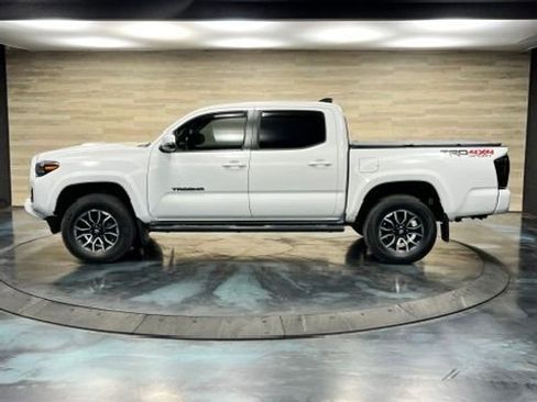Used 2021 Toyota Tacoma TRD Sport w/ TRD Premium Sport Package AWD/4WD image 11