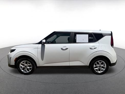 Used 2025 Kia Soul LX w/ LX Technology Package FWD image 9