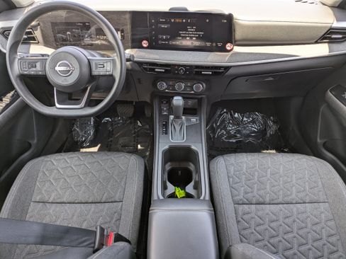 Used 2025 Nissan Kicks SV AWD/4WD image 15