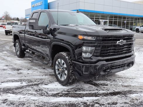 Used 2024 Chevrolet Silverado 2500 Custom w/ Custom Value Package image 2