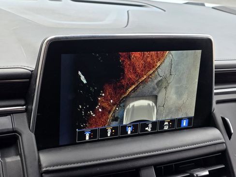 Used 2023 Chevrolet Suburban LT w/ Luxury Package image 26