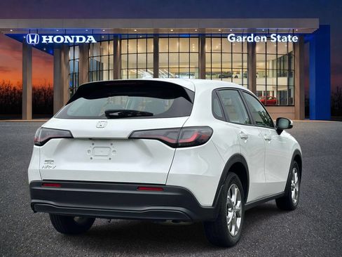 Certified 2024 Honda HR-V LX image 3