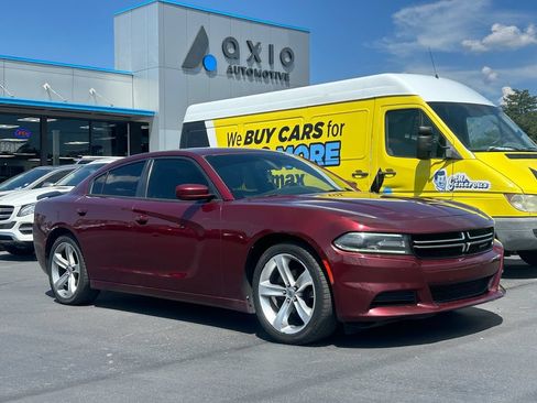 Used 2017 Dodge Charger SE RWD image 1