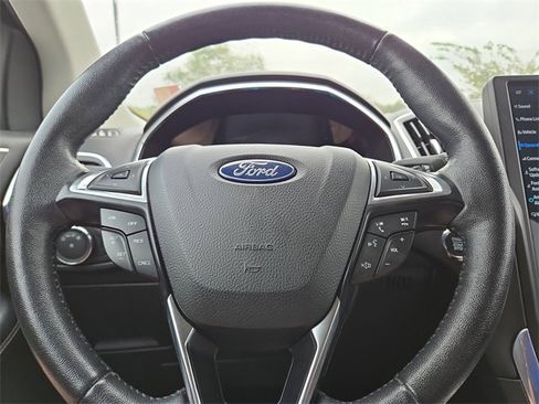 Used 2021 Ford Edge Titanium image 17