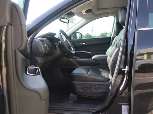 Used 2022 Nissan Pathfinder SL w/ SL Premium Package FWD image 14