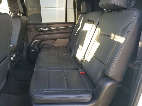 Used 2024 GMC Yukon XL Denali image 15