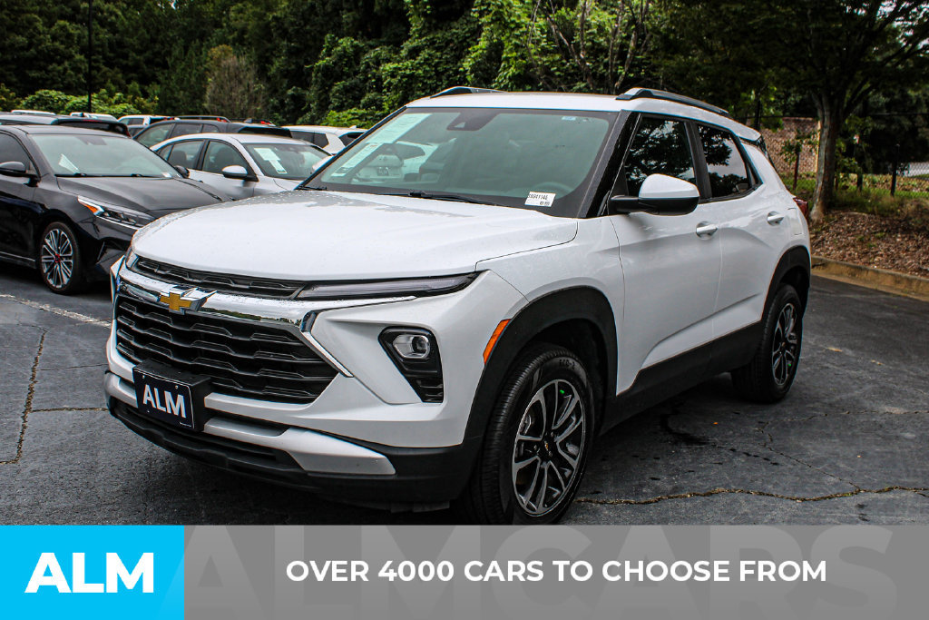 Used 2025 Chevrolet TrailBlazer LT AWD/4WD image 2