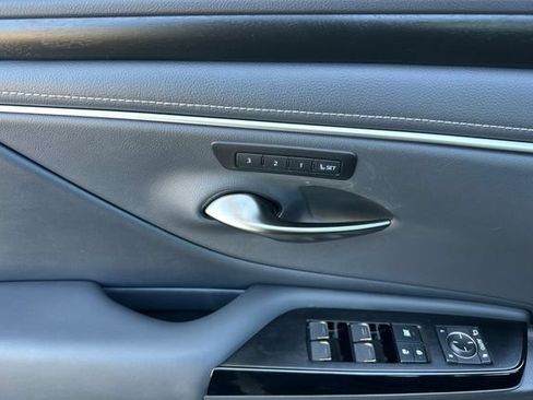 Used 2025 Lexus ES 350 w/ Premium Package FWD image 12