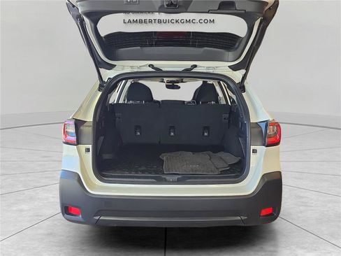 Used 2024 Subaru Outback Premium AWD/4WD image 13