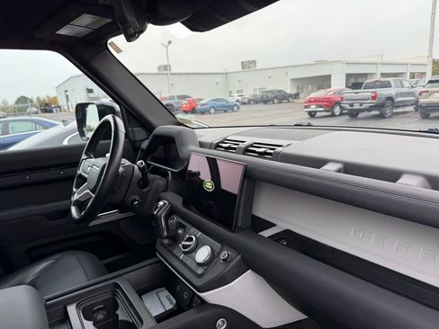 Used 2022 Land Rover Defender 90 X-Dynamic SE image 11