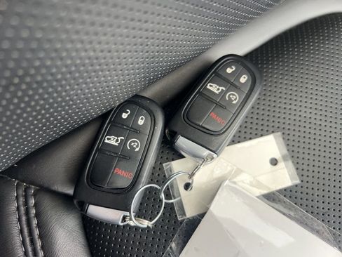 Used 2019 Jeep Cherokee Limited image 28