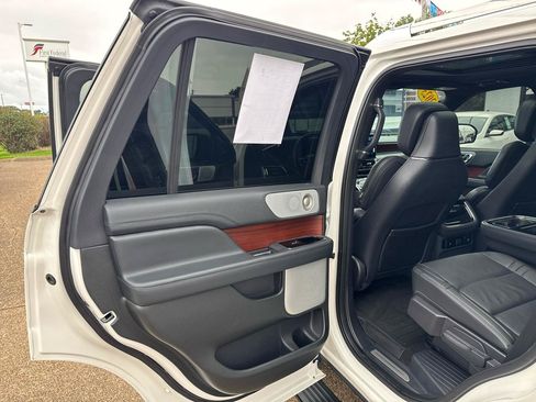 Used 2023 Lincoln Navigator Reserve AWD/4WD image 31