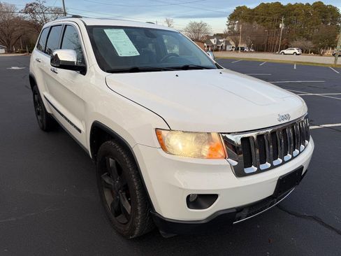 Used 2013 Jeep Grand Cherokee Limited w/ Advance Technology Group image 4