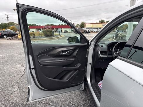 Used 2019 GMC Terrain SLT w/ Preferred Package image 10